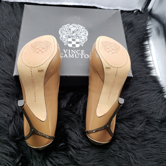 Vince Camuto Luxe Heels - Picture 6 of 6